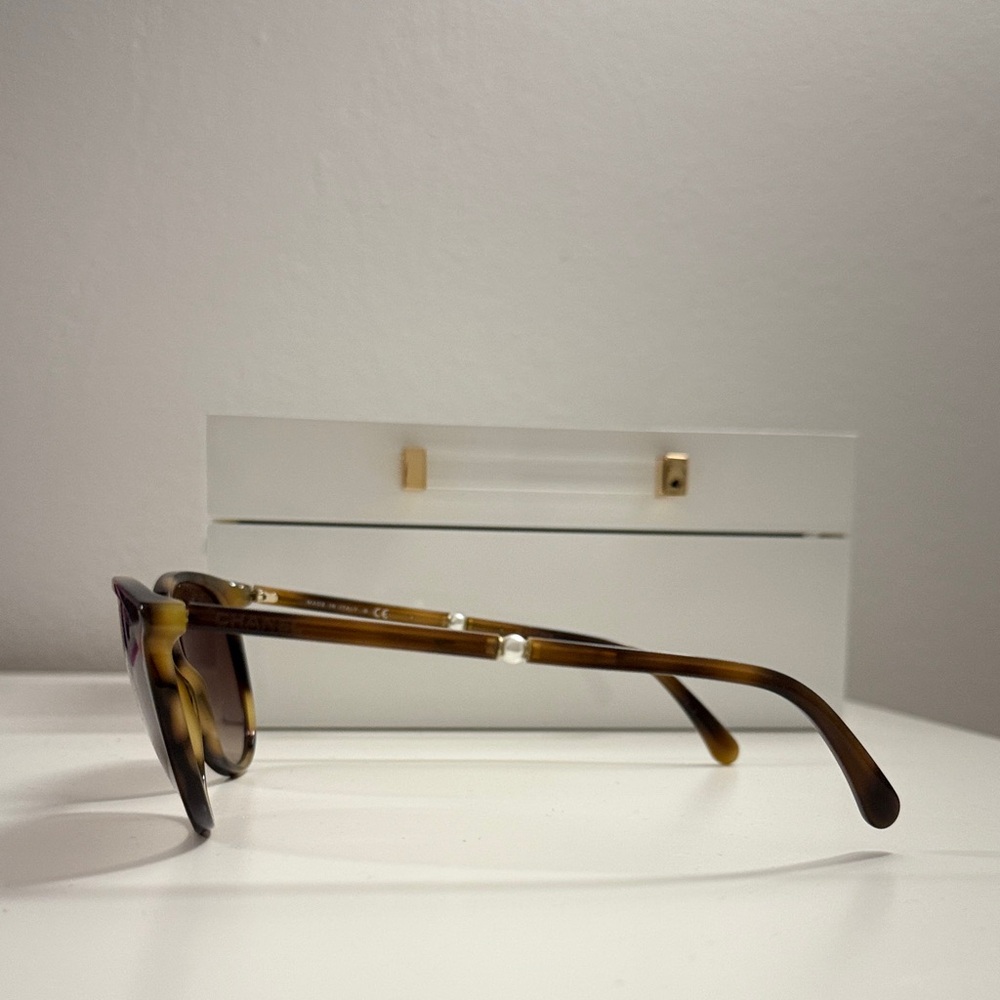 CHANEL Brown Gradient Round Sunglasses - Picture 2 of 8